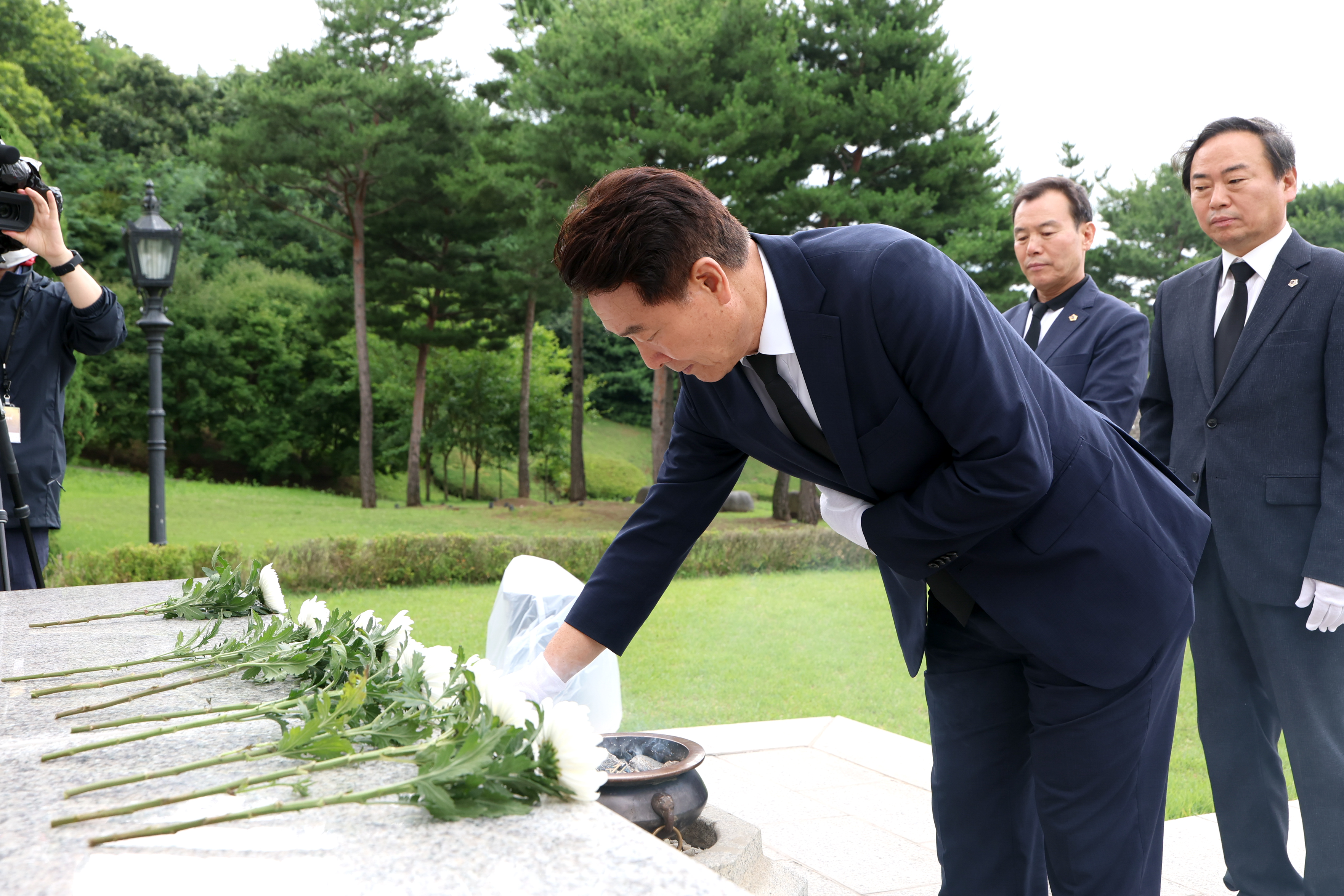 제9대 후반기 성남시의회 의장단 현충탑 참배 - 9