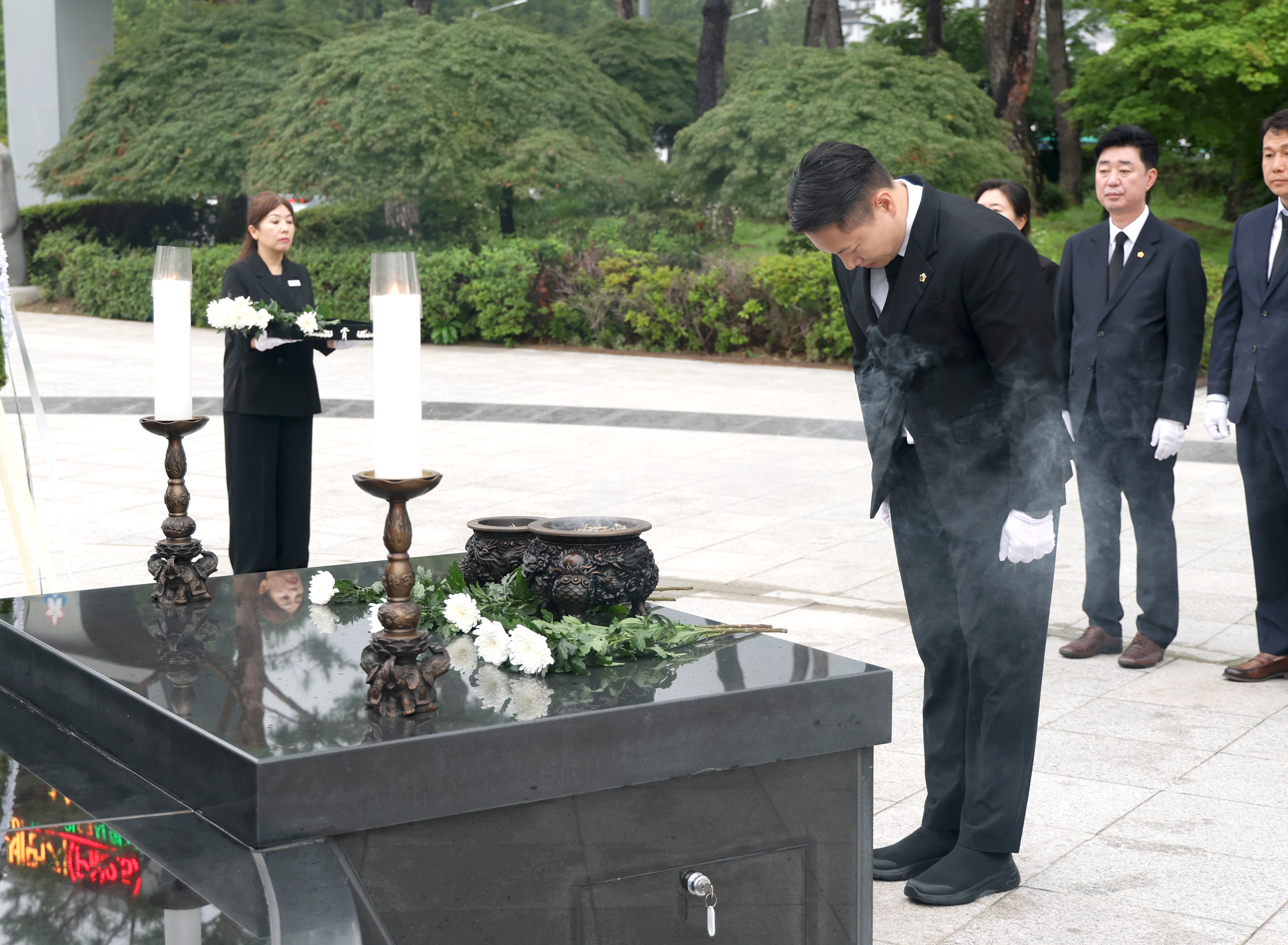 제10대 성남시의회 의장단 현충탑 참배 - 1