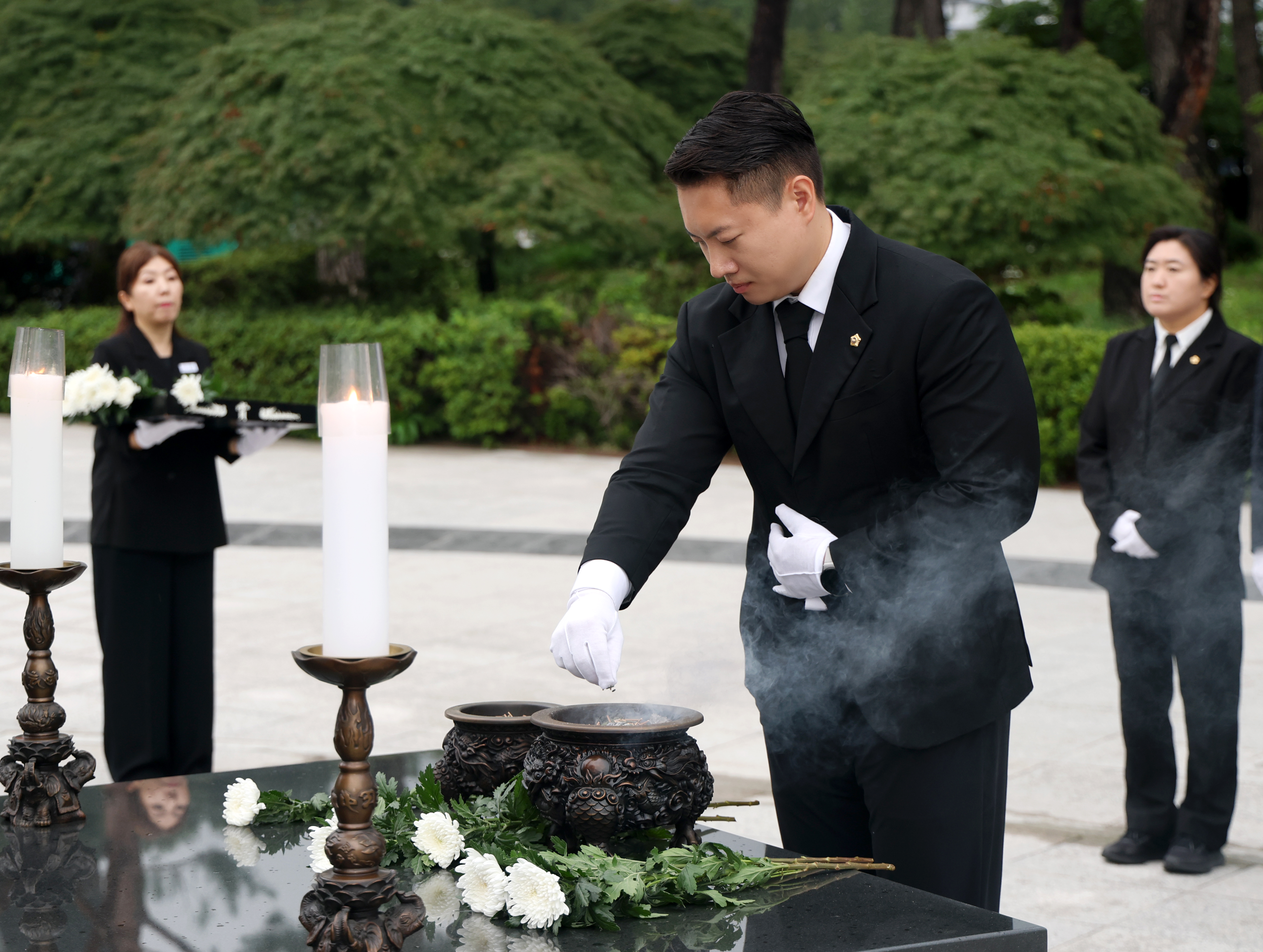 제10대 성남시의회 의장단 현충탑 참배 - 4