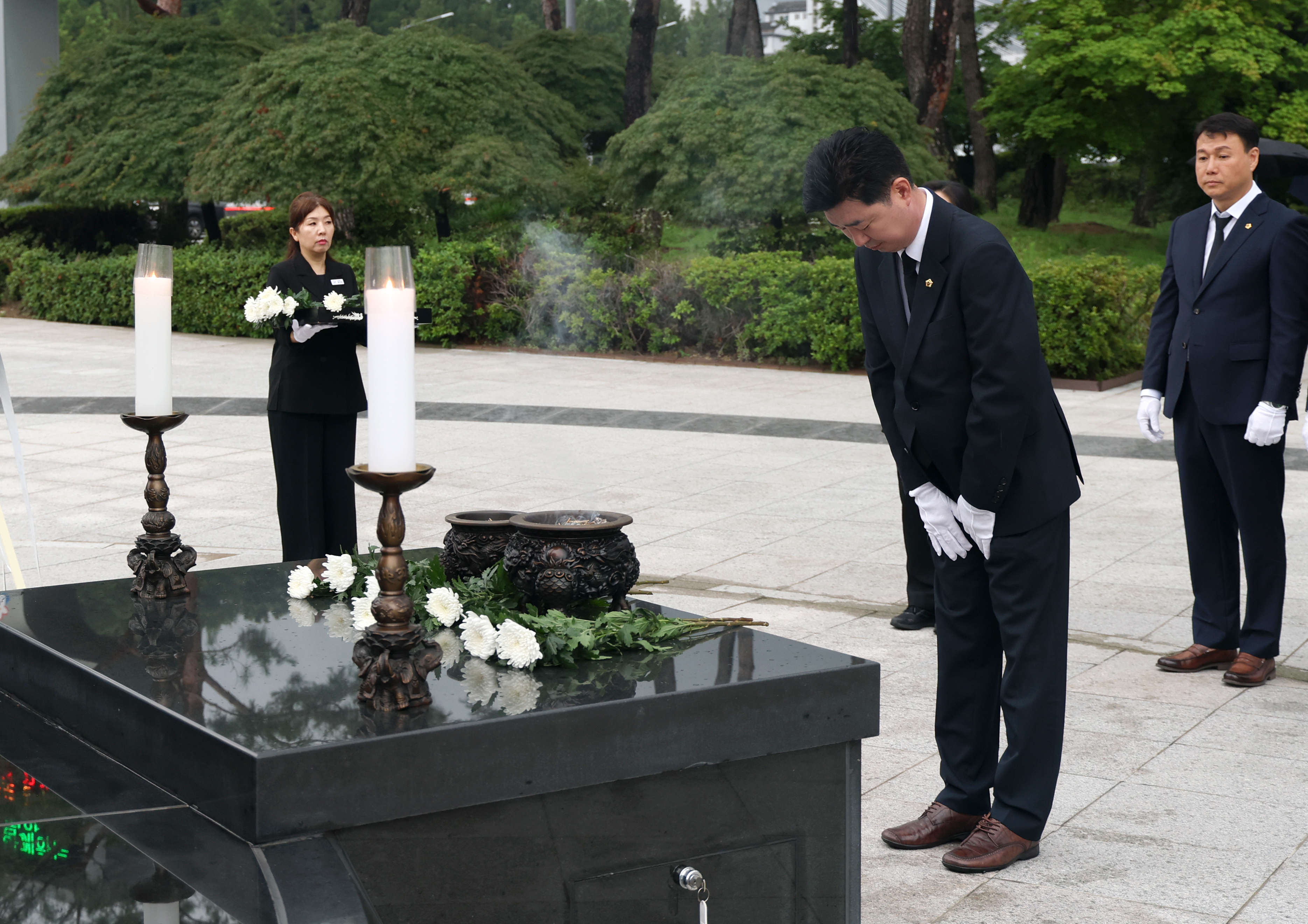 제10대 성남시의회 의장단 현충탑 참배 - 1