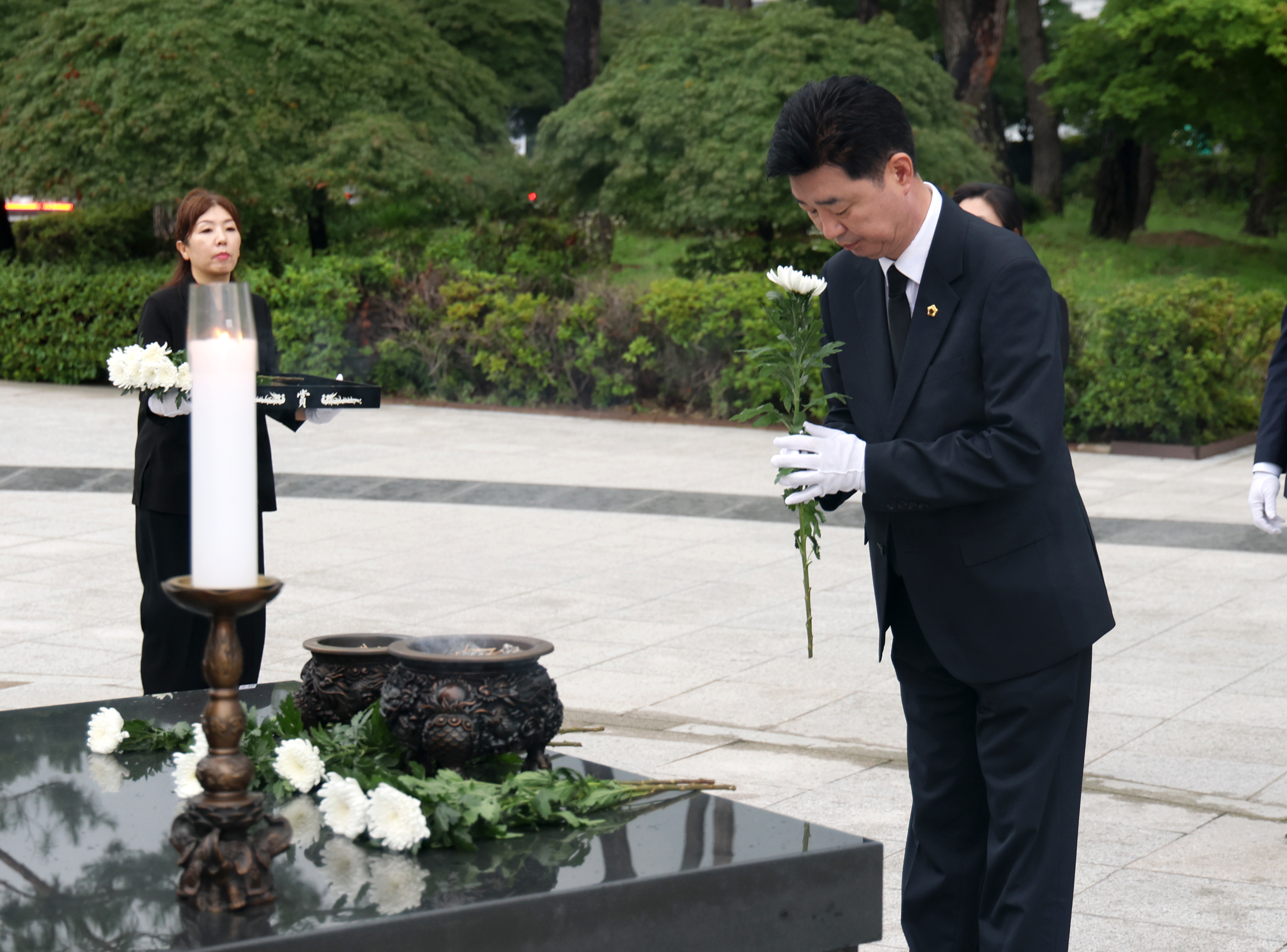 제10대 성남시의회 의장단 현충탑 참배 - 2
