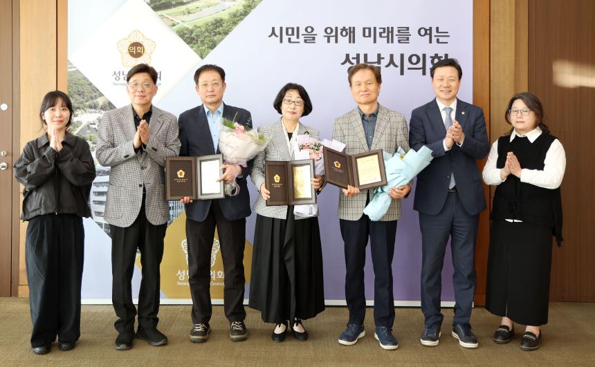 모범시민 감사패 전달