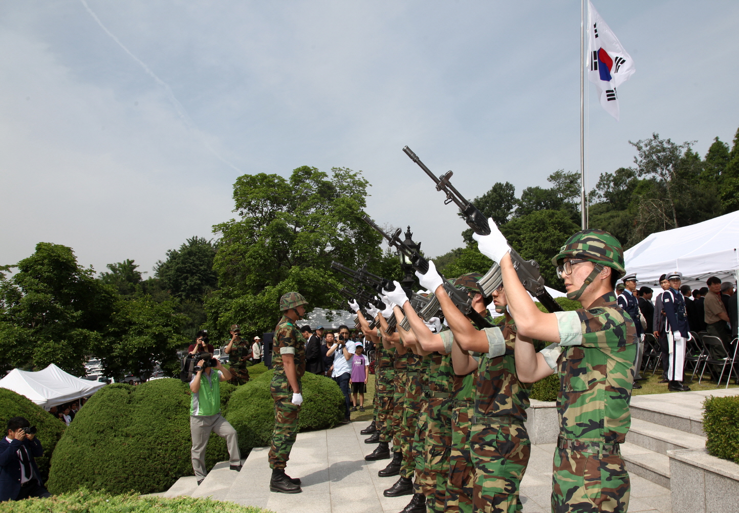 제16회 환경의날 행사 및 남한산성 가요제 현충일 참배 - 3