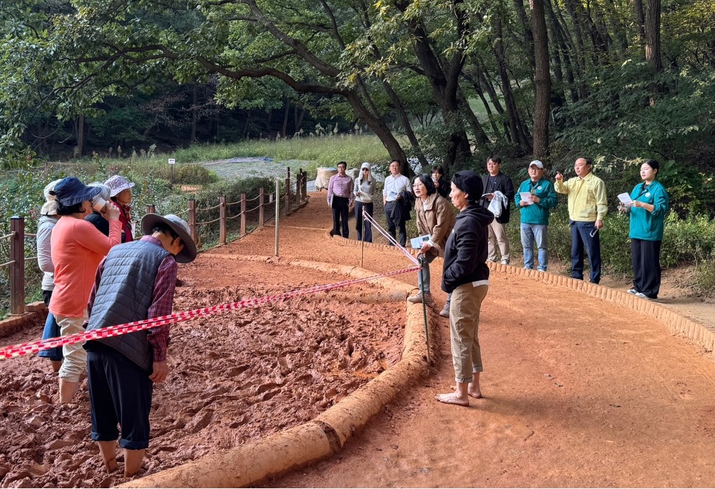 성남시의회 경제환경위원회, 관내 재활용선별장 및 공원시설 현장방문 실시 - 4