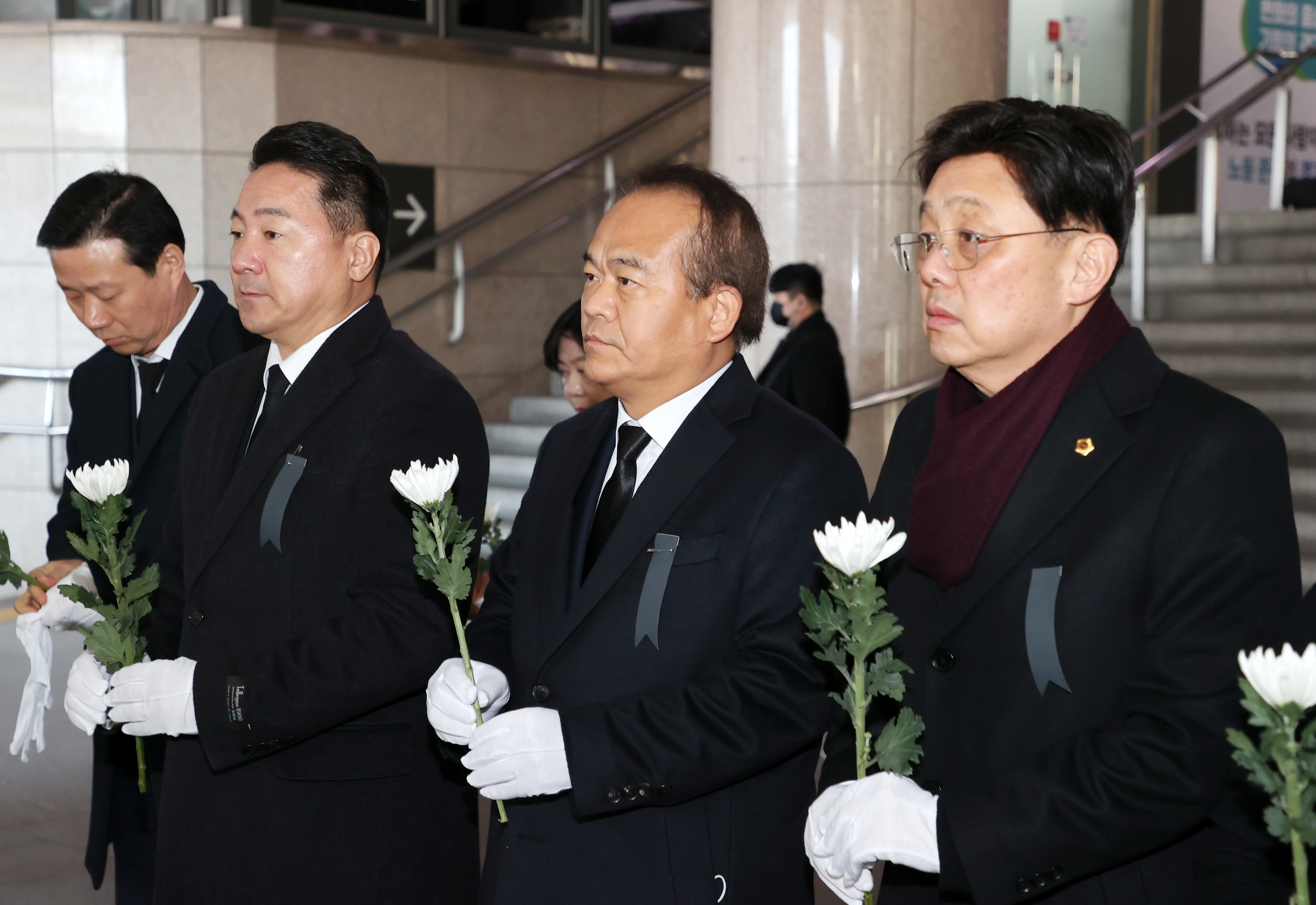 성남시의회, 수원역 합동분향소 조문 - 1