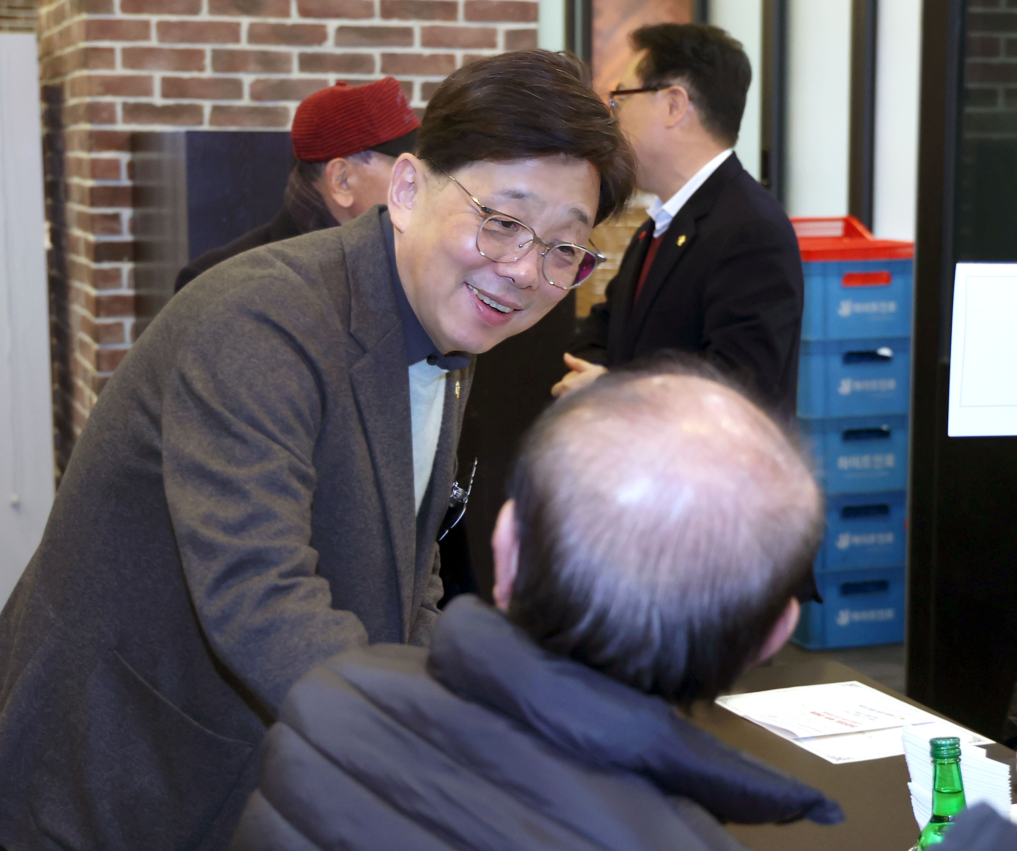 성남시의회, 중원노인회지회 송년 간담회 및 노래경연 참석 - 2