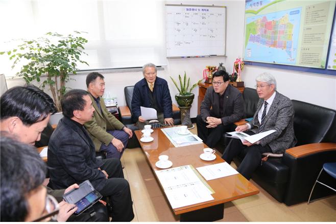 “생생한 현장의 목소리 듣는 의정활동 눈길” - 1