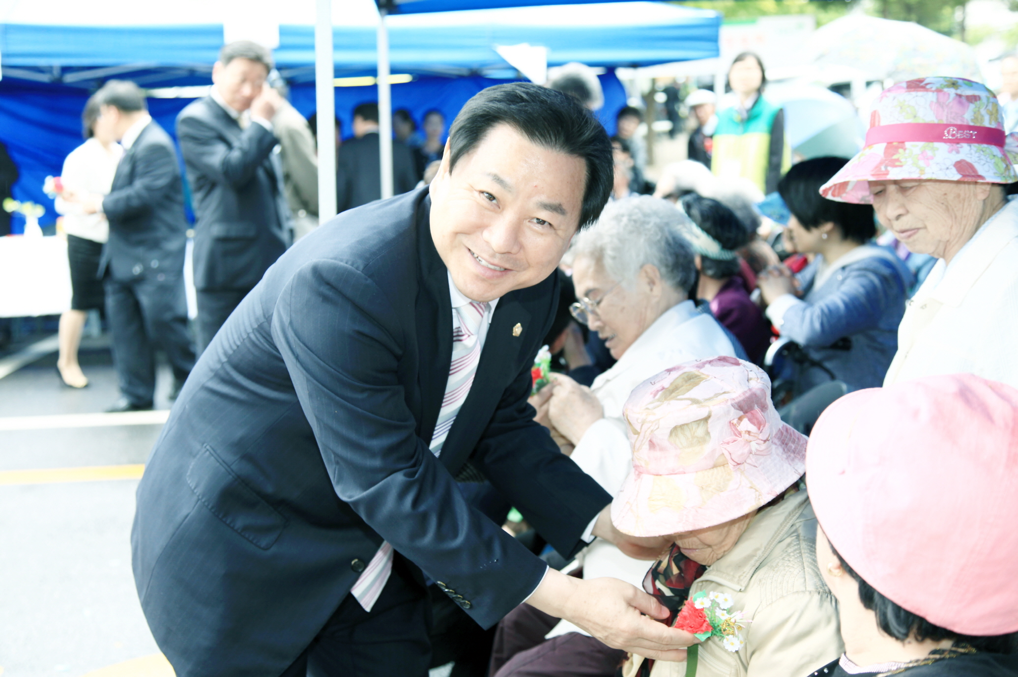 장대훈의장,  6일 야탑동 제14회 목련가족 사랑축제 참석 격려 - 3